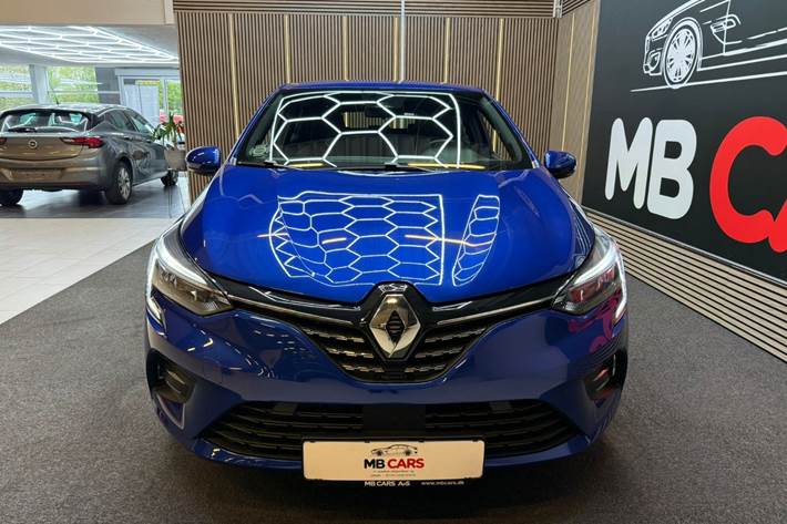 Blå Renault Clio V fra 2021