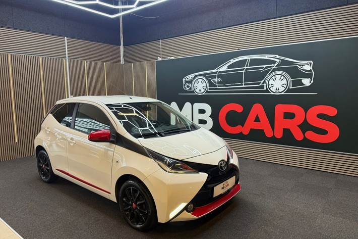 Hvid Toyota Aygo fra 2015