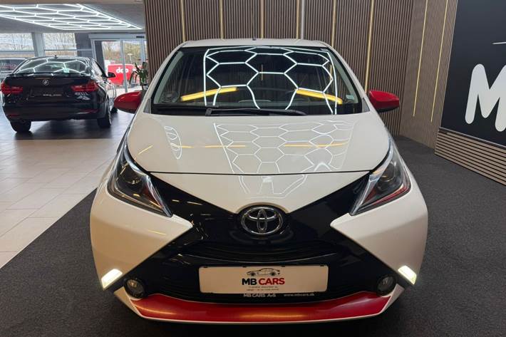 Hvid Toyota Aygo fra 2015