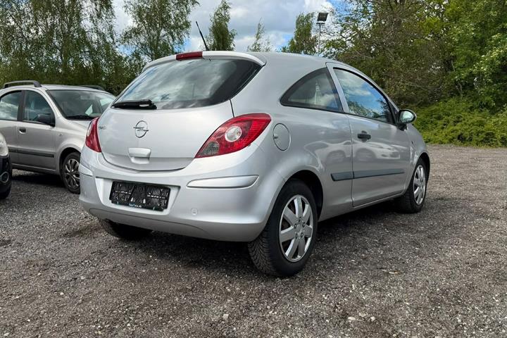 Grå Opel Corsa fra 2007