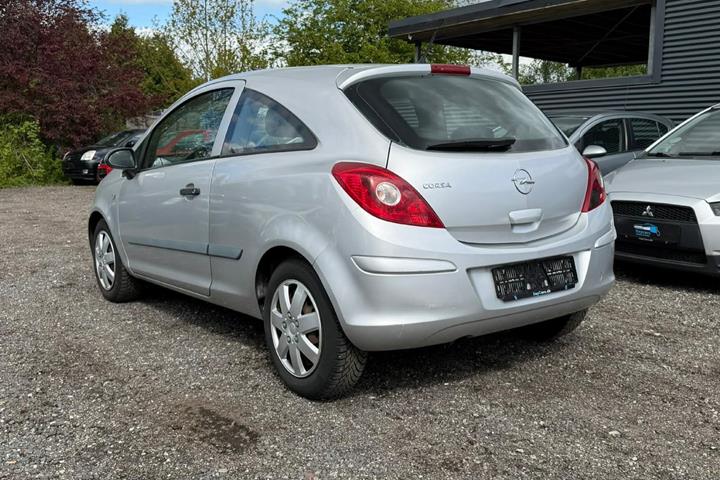 Grå Opel Corsa fra 2007