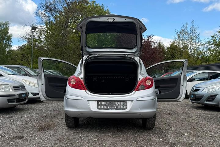 Grå Opel Corsa fra 2007