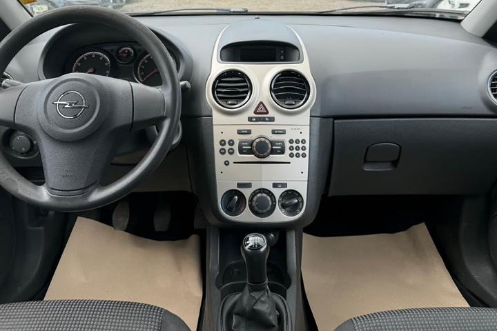 Grå Opel Corsa fra 2007