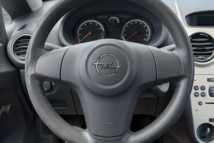 Grå Opel Corsa fra 2007