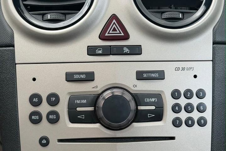 Grå Opel Corsa fra 2007
