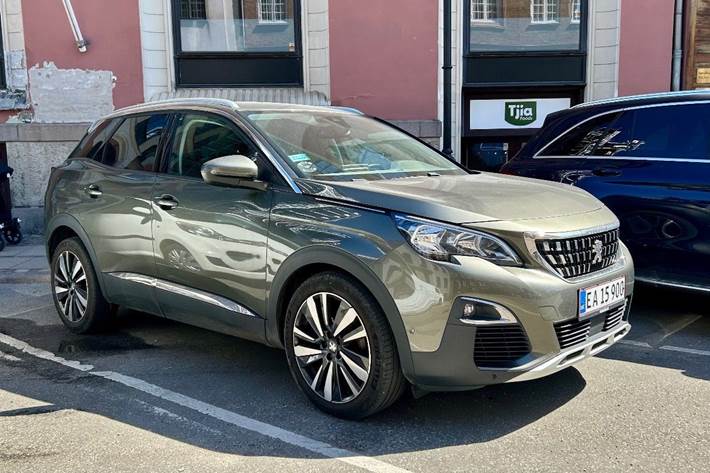 Grå Peugeot 3008 fra 2018