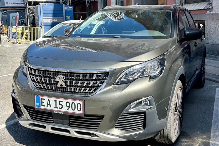 Grå Peugeot 3008 fra 2018
