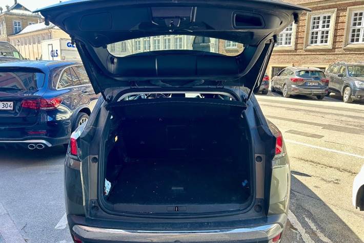 Grå Peugeot 3008 fra 2018
