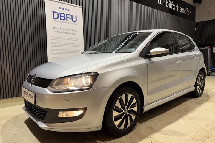 Sølv VW Polo fra 2015 set udefra
