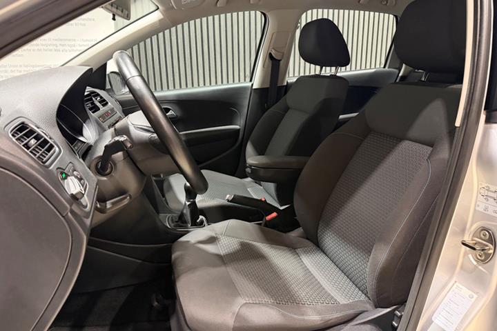 Sølv VW Polo fra 2015