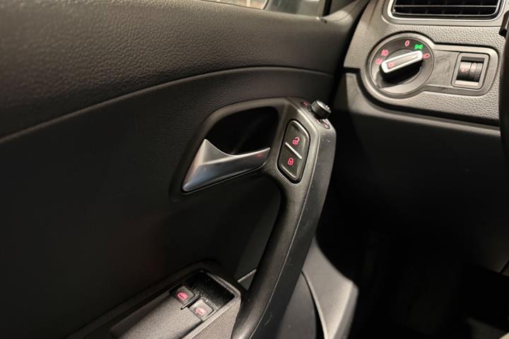 Sølv VW Polo fra 2015