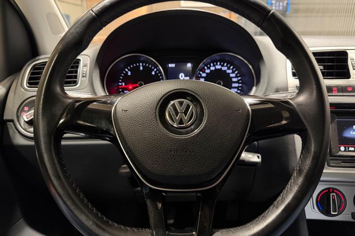 Sølv VW Polo fra 2015
