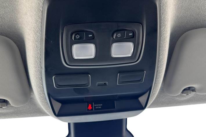 Hvid Renault Trafic fra 2023