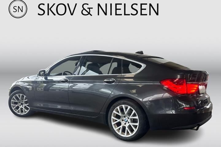 Grå BMW 535d fra 2011