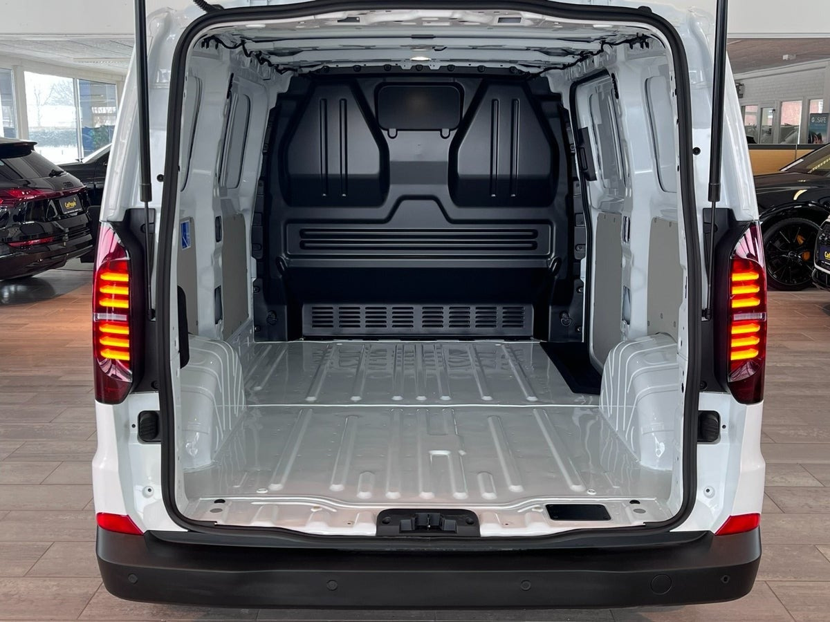 Hvid VW e-Transporter fra 2025