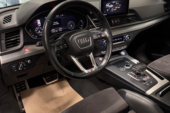 Grå Audi SQ5 fra 2017