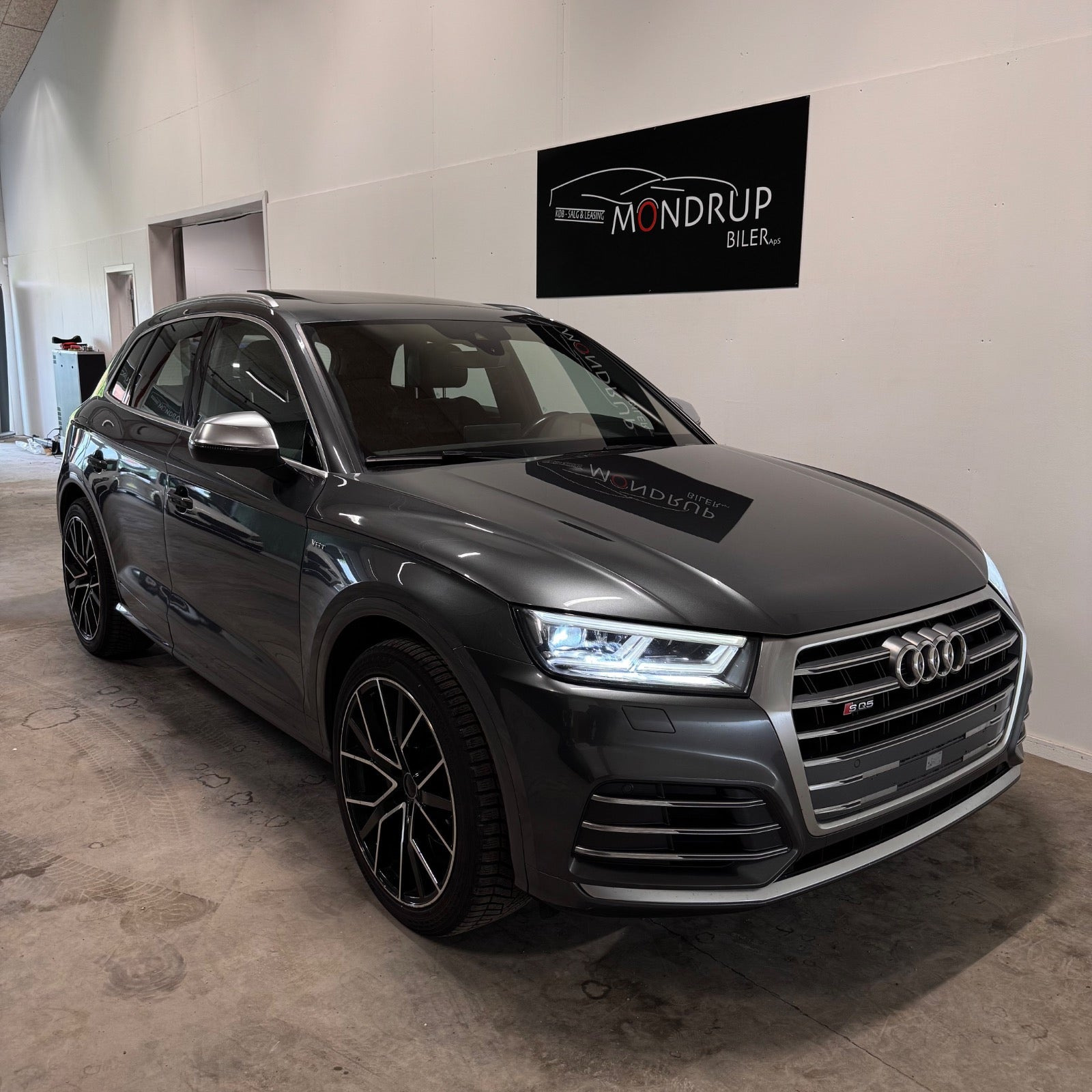 Grå Audi SQ5 fra 2017