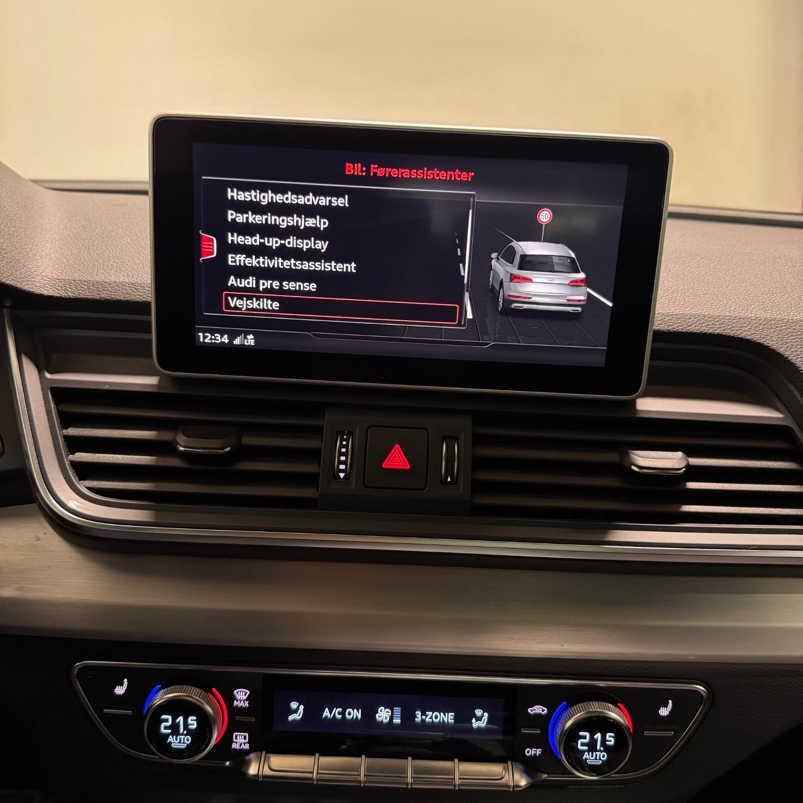Grå Audi SQ5 fra 2017
