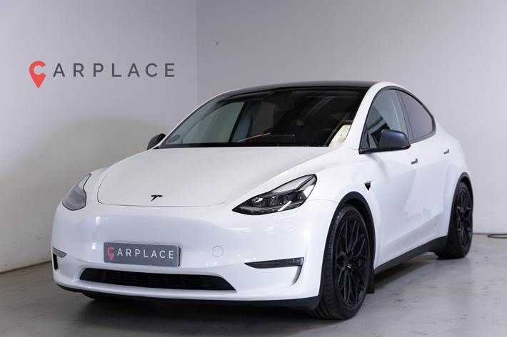Hvid Tesla Model Y fra 2023