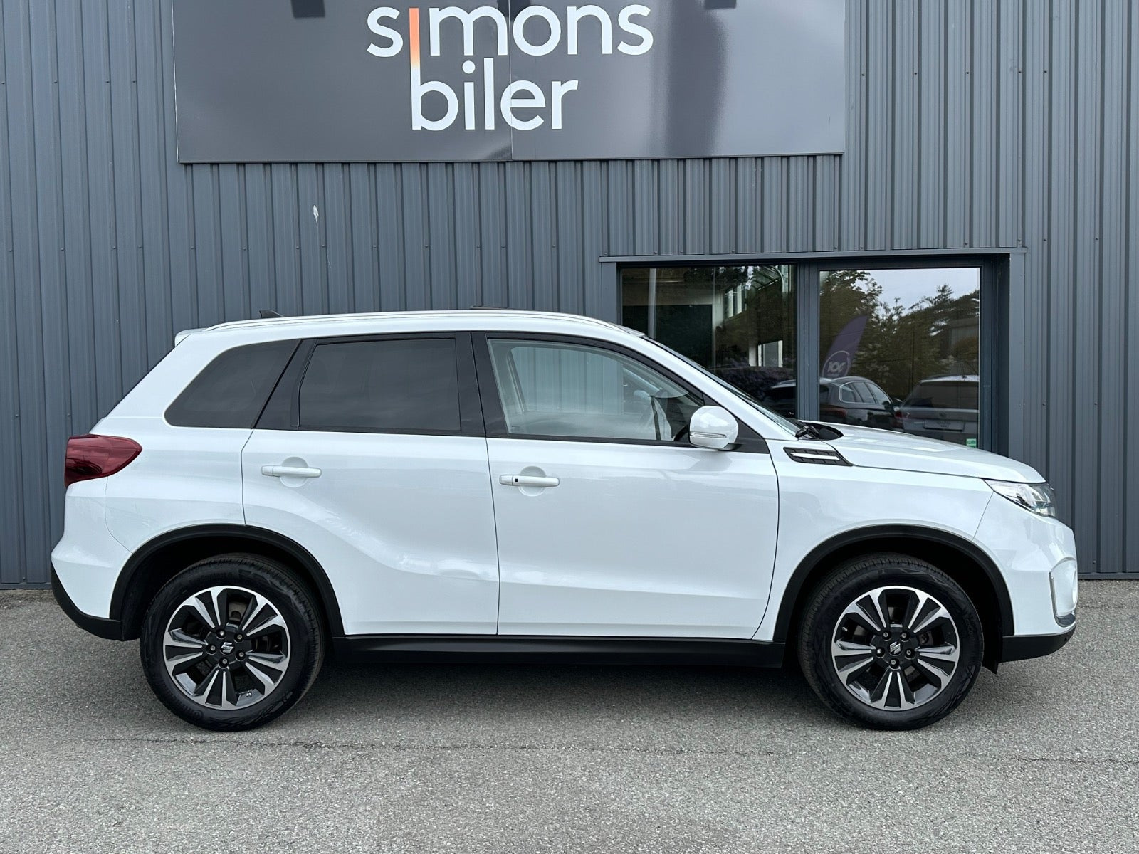 Hvid Suzuki Vitara fra 2020