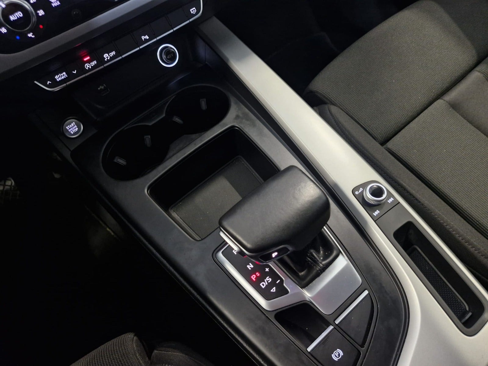 Grå Audi A4 fra 2020
