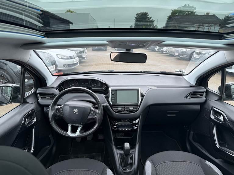Peugeot 208 1,2 VTi 82 Allure Sky