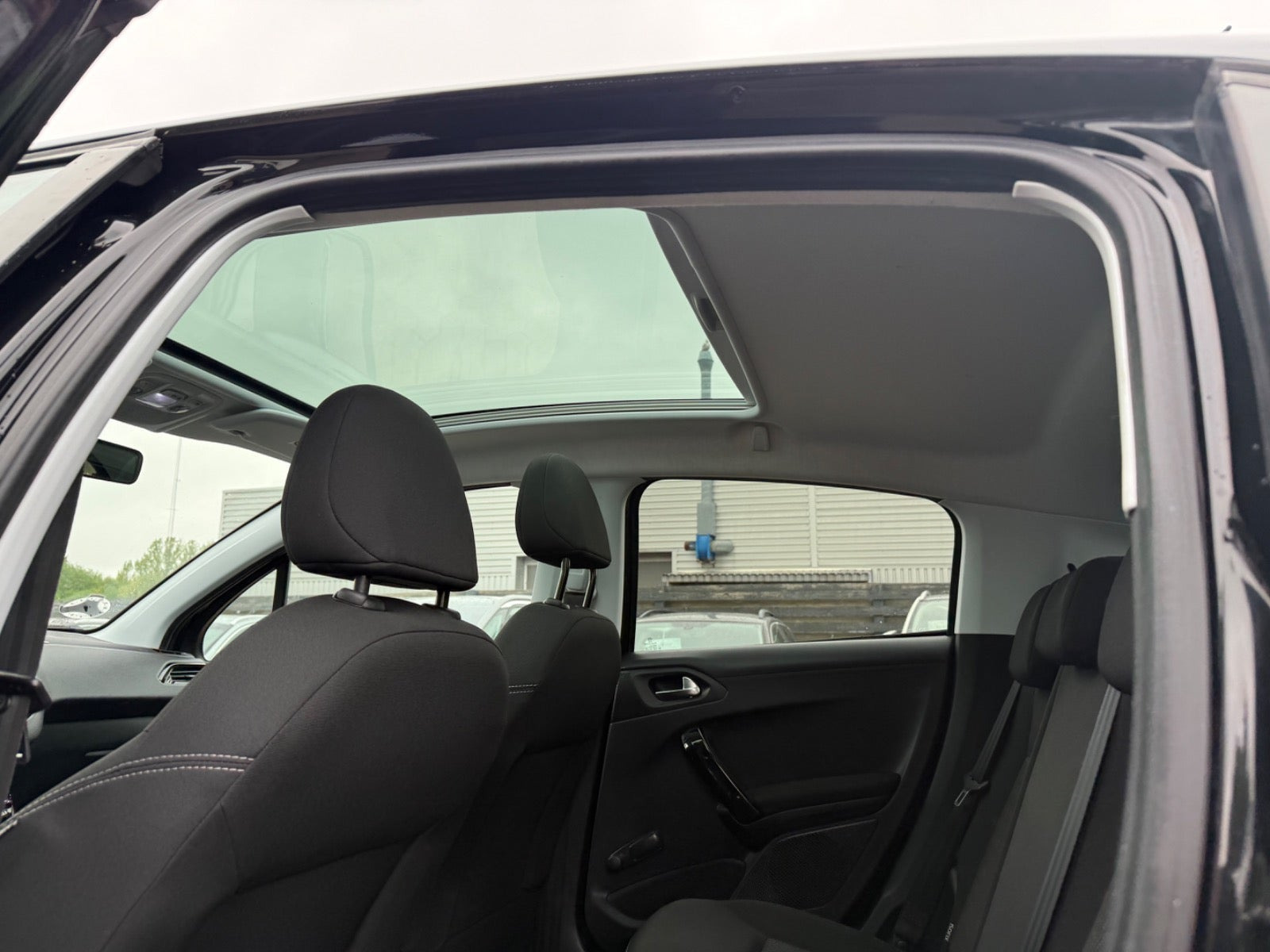 undefined Peugeot 208 fra 2016