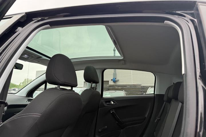 undefined Peugeot 208 fra 2016