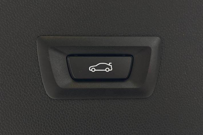 Grå BMW iX fra 2024
