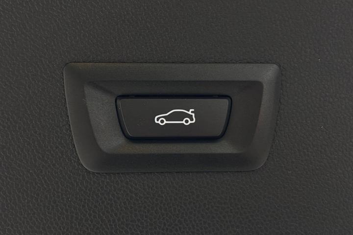 Grå BMW iX fra 2024