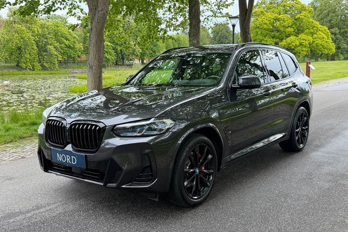 Grøn BMW X3 fra 2023