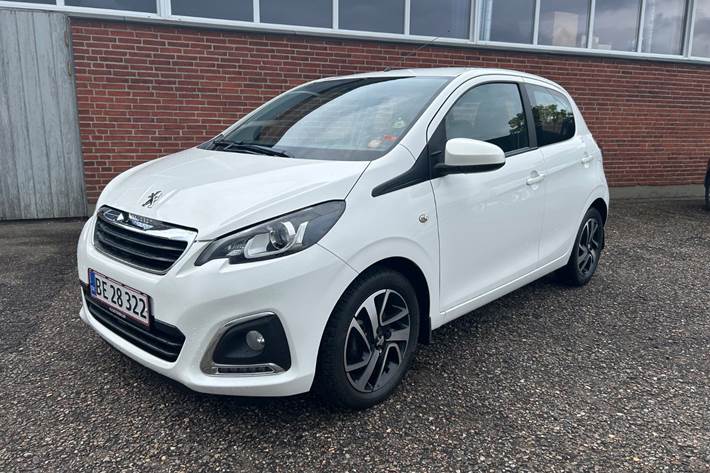 Hvid Peugeot 108 fra 2016 set udefra