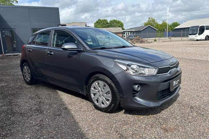 Grå Kia Rio fra 2017
