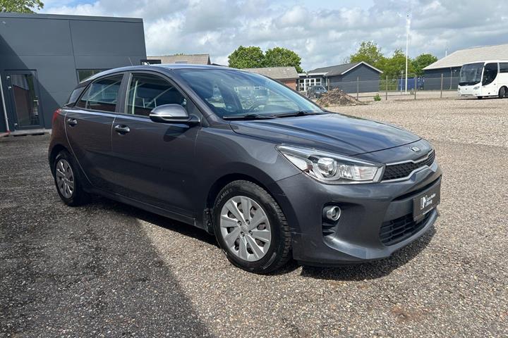 Grå Kia Rio fra 2017