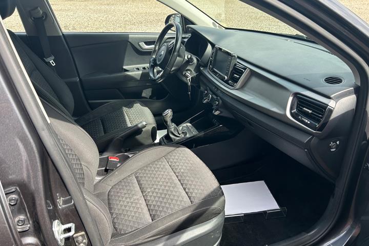Grå Kia Rio fra 2017