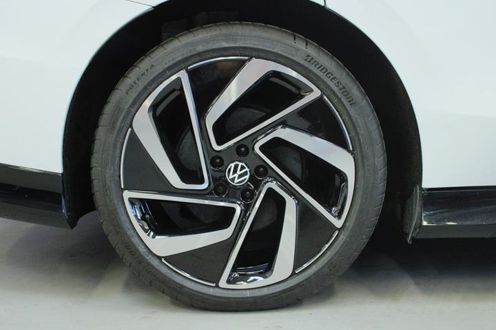 Hvid VW ID.7 fra 2025