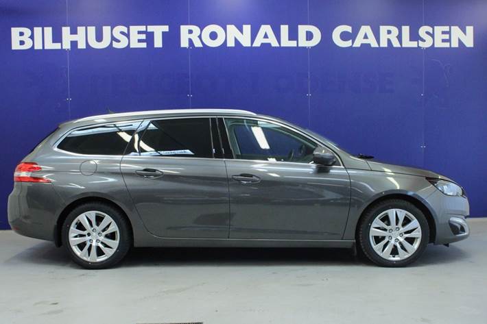 Grå Peugeot 308 fra 2017