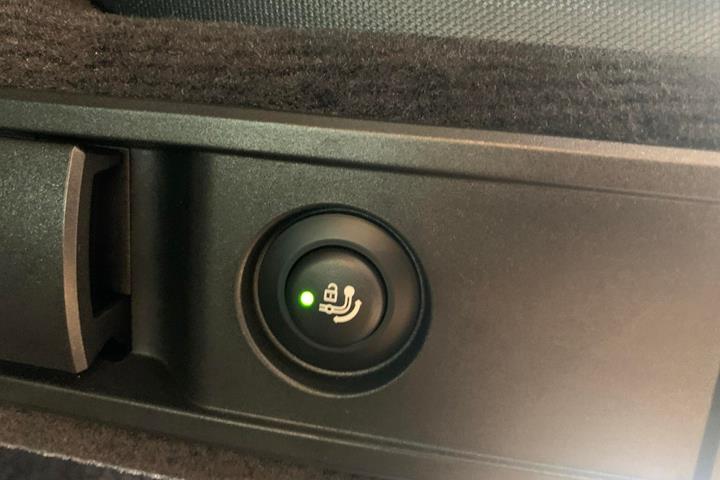 Grå BMW 320e fra 2024