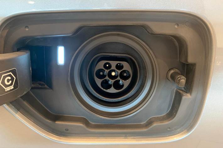 Grå BMW 320e fra 2024