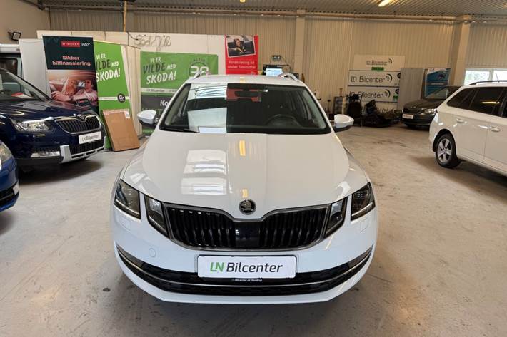 Hvid Skoda Octavia fra 2020