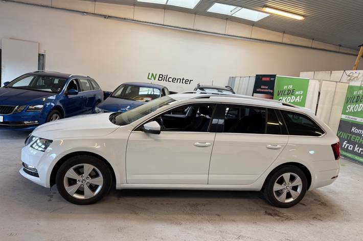 Hvid Skoda Octavia fra 2020