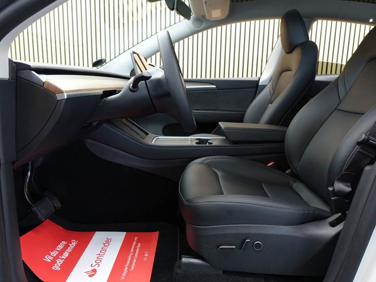 Tesla Model Y Long Range AWD