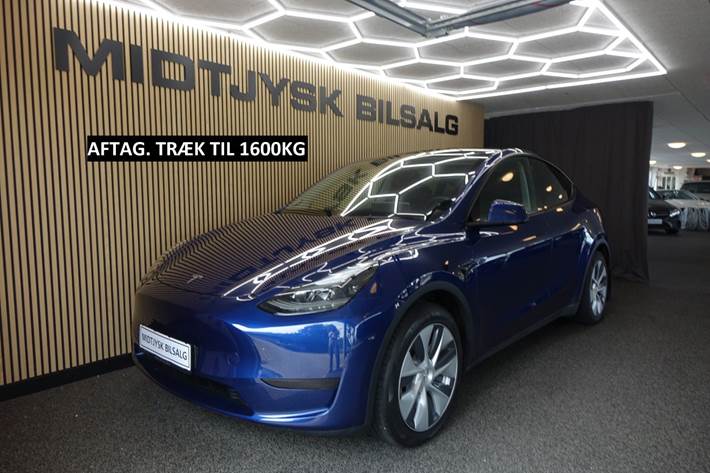 Blå Tesla Model Y fra 2021