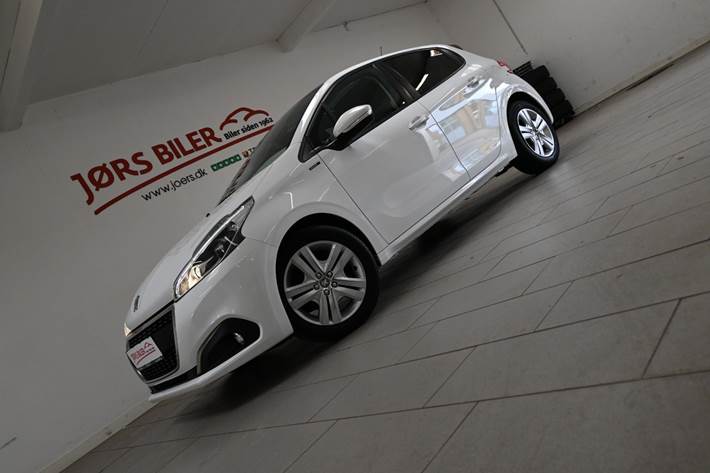 Hvid Peugeot 208 fra 2019 set udefra