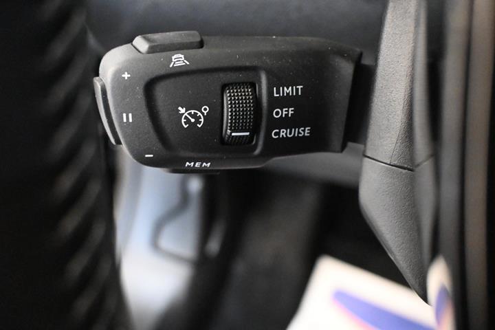 Sort Peugeot 2008 fra 2023
