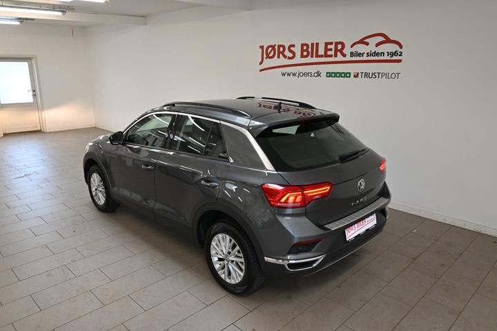 Grå VW T-Roc fra 2019