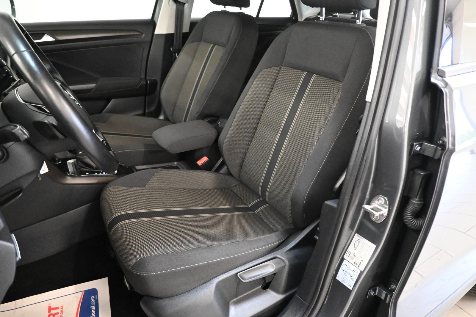 Grå VW T-Roc fra 2019