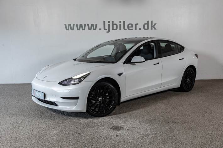 Hvid Tesla Model 3 fra 2023
