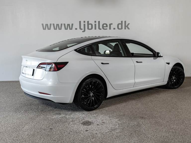 Tesla Model 3 RWD
