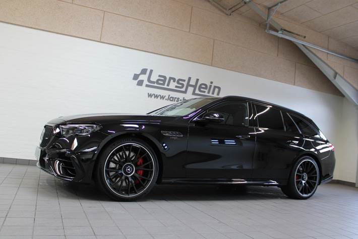 Sort Mercedes E53 fra 2025